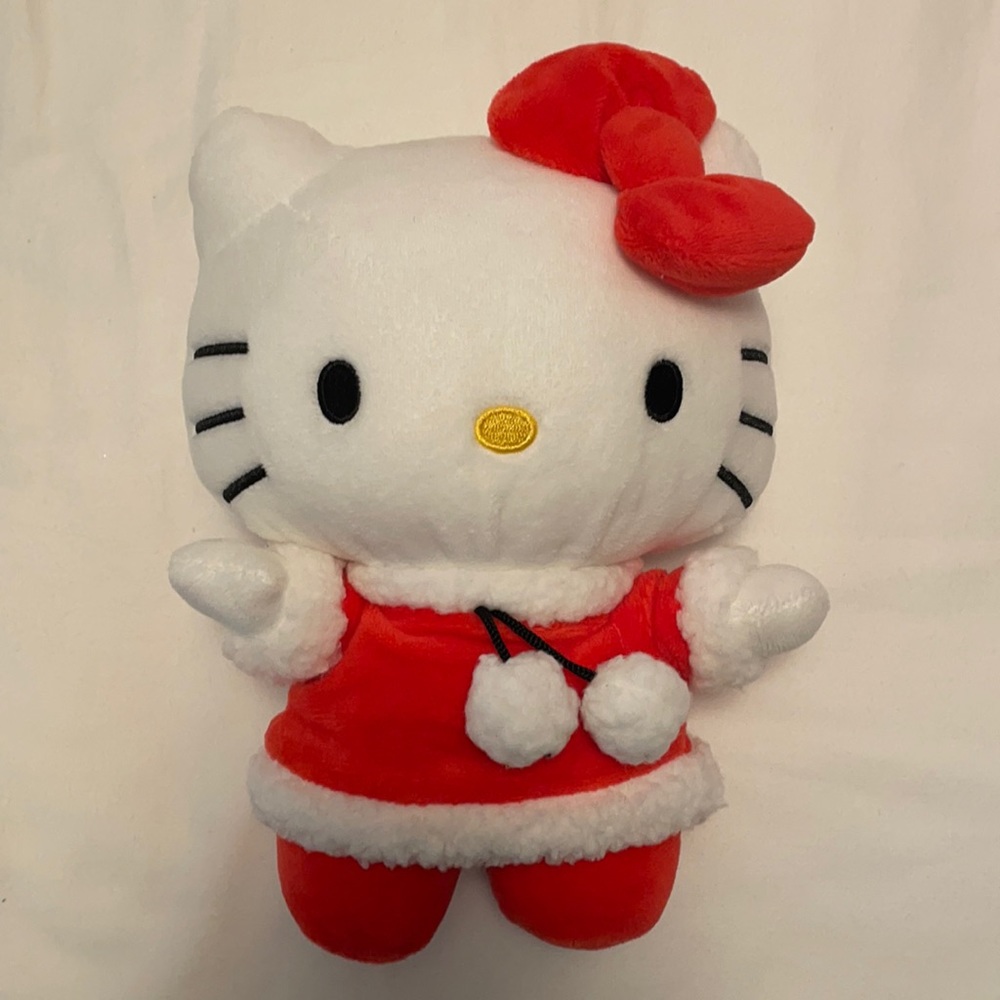 Hello Kitty plushie 🎅🏻💕